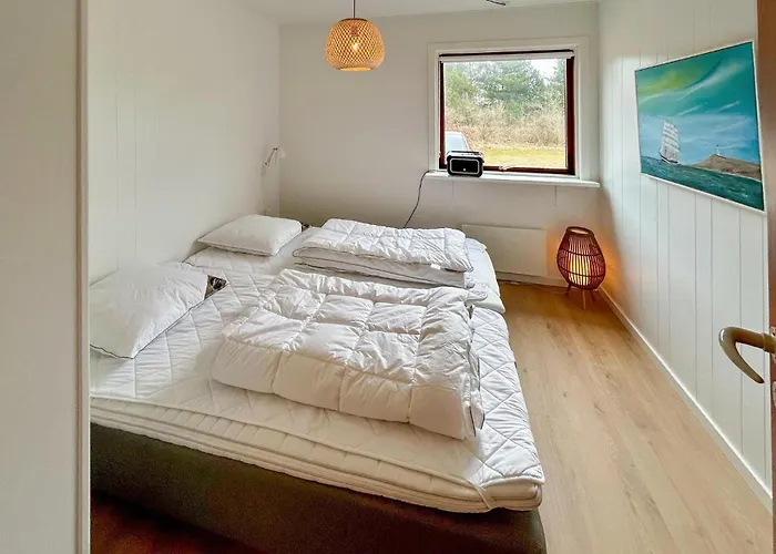Three-bedroom In Holiday home *